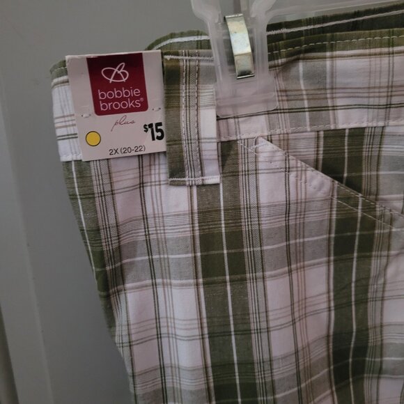 NWT'S Bobbie Brooks ARMY Green & White Plaid Shorts Size 2X - Picture 2 of 3